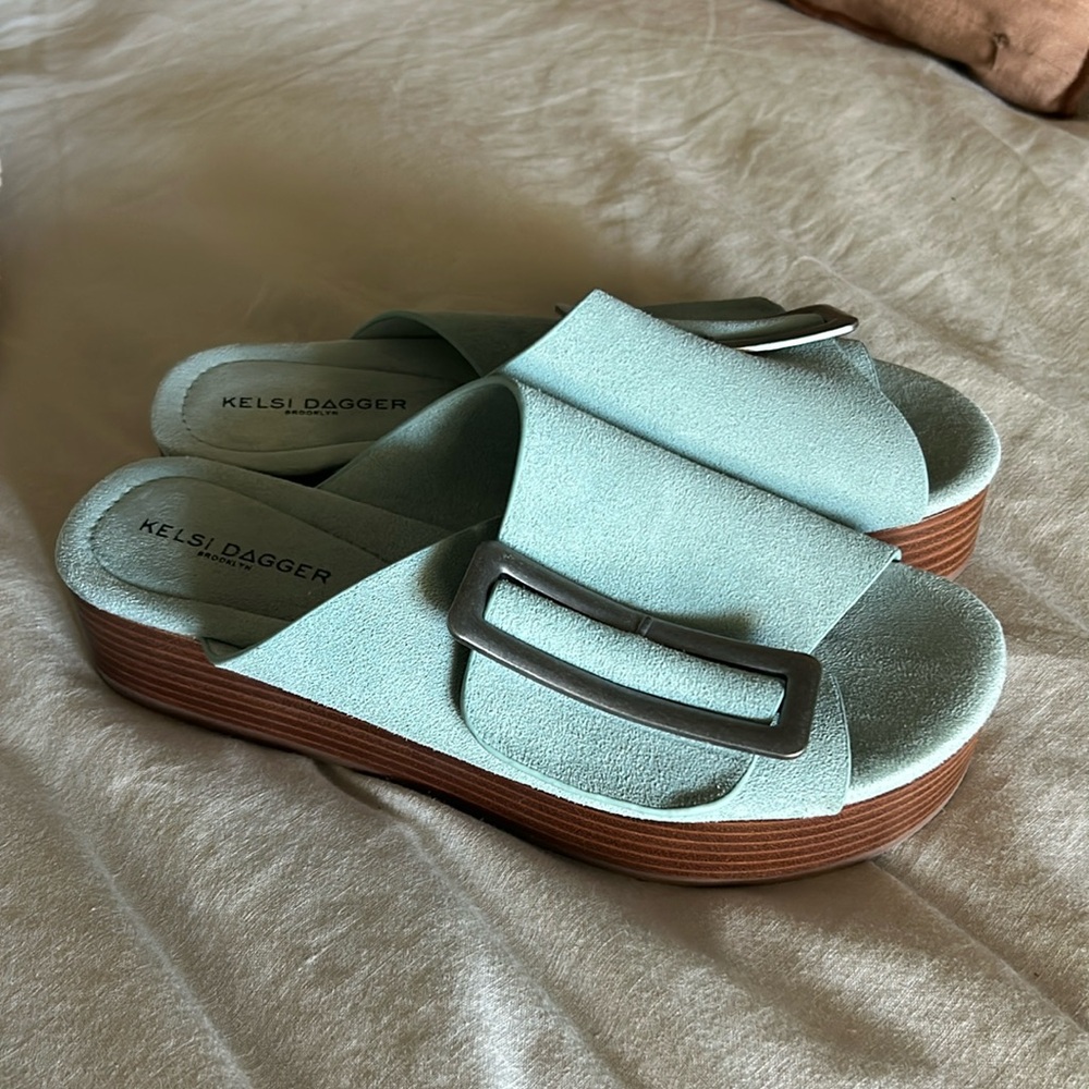 Like New, Kelsi Dagger Dover Sandal